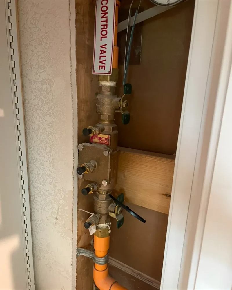 Residential sprinkler riser with control valve and test fittings